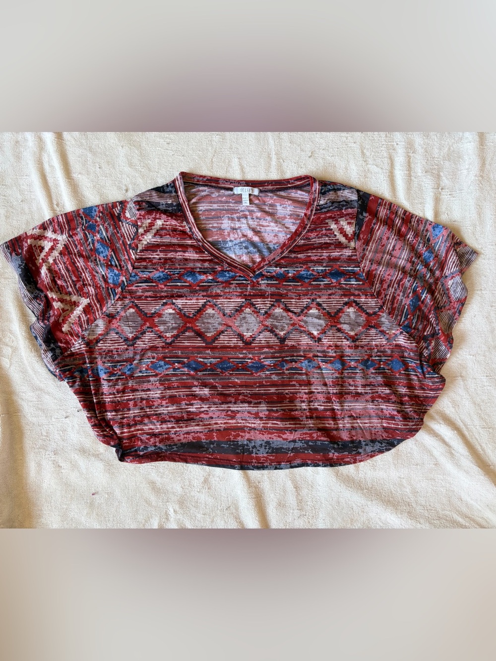 dELiA*s Red & Blue Geometric V-Neck Short Sleeve Top